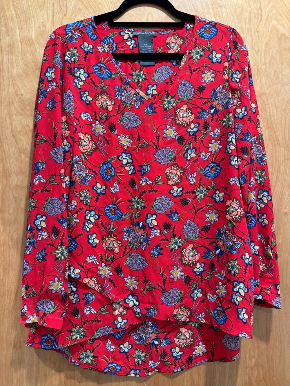 Chelsea & Theodore Red Floral V-Neck Long-Sleeve Top